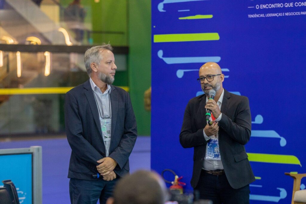 Marcello Esteves e Tiago Falcão no palco da Febrava RIO 2026